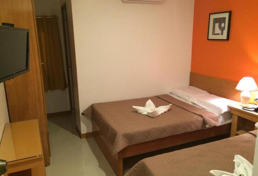 اتاق استاندارد چهار تخته, Stone House Hotel Pasay