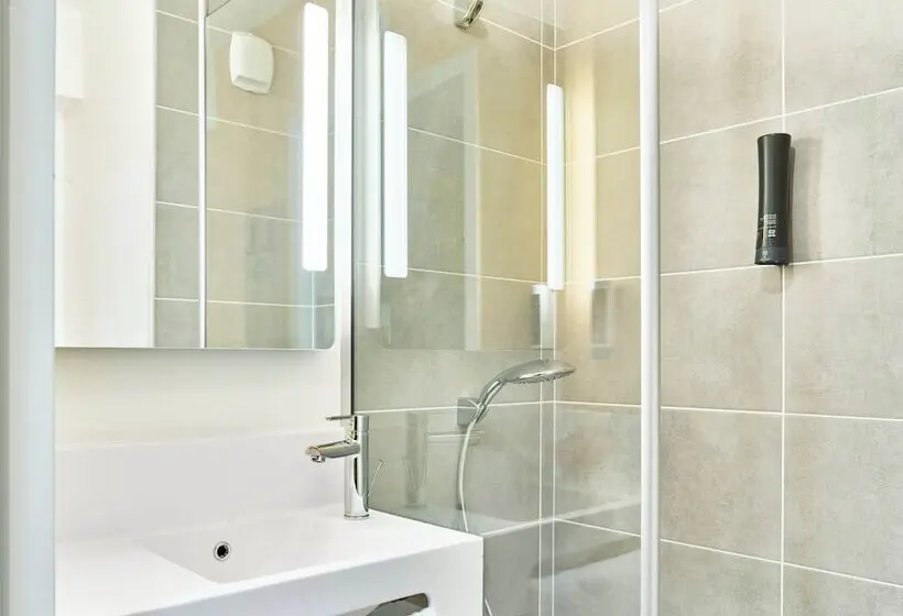 Standard Neljän Hengen Huone, B&b Hotel Cergy Saint Christophe Gare