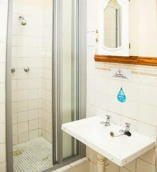 اتاق استاندارد یک تخته با سرویس بهداشتی مشترک, Jikeleza Lodge