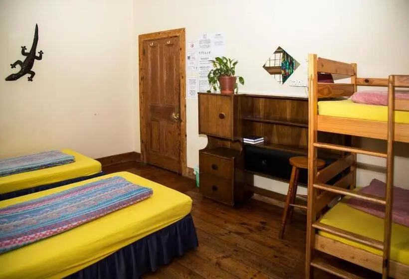 اتاق خانوادگی با سرویس بهداشتی مشترک, Jikeleza Lodge