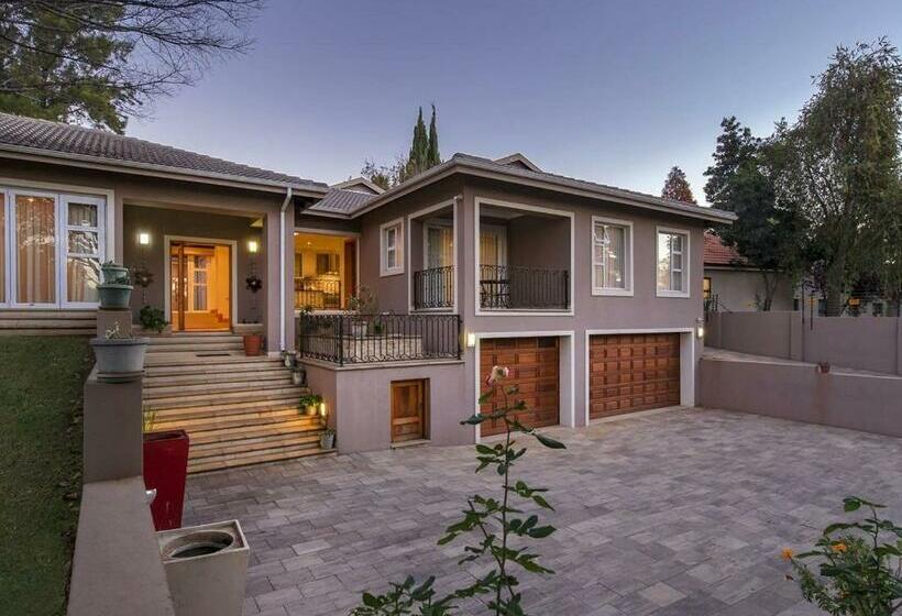 דירה בת חדר שינה 1 עם מרפסת, 6 On Acacia