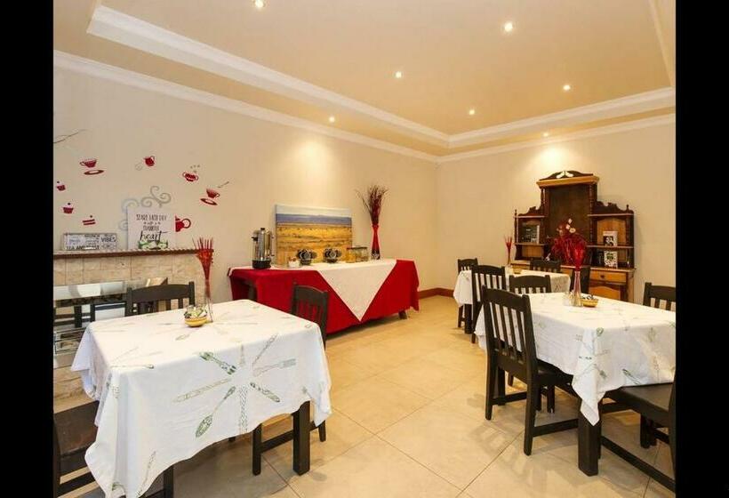 דירה בת חדר שינה 1 עם מרפסת, 6 On Acacia