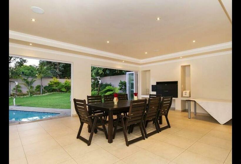 דירה בת חדר שינה 1 עם מרפסת, 6 On Acacia