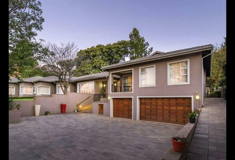 דירה בת חדר שינה 1 עם מרפסת, 6 On Acacia