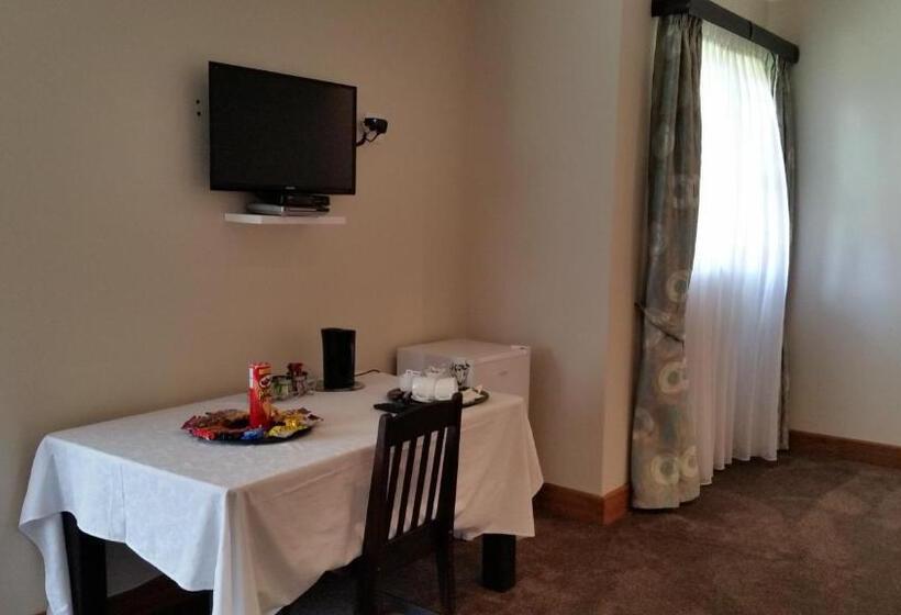 סוויטה נוף לגינה, 6 On Acacia