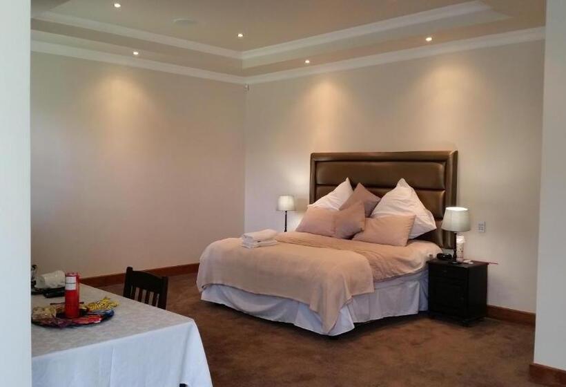 סוויטה נוף לגינה, 6 On Acacia