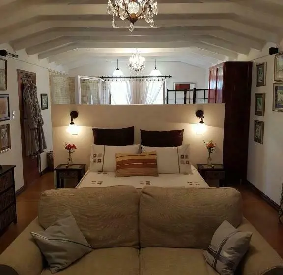 スイート, Art Gallery Guest House