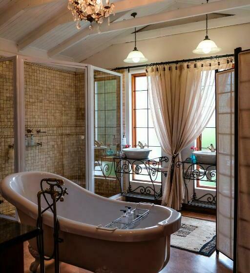 סוויטה, Art Gallery Guest House