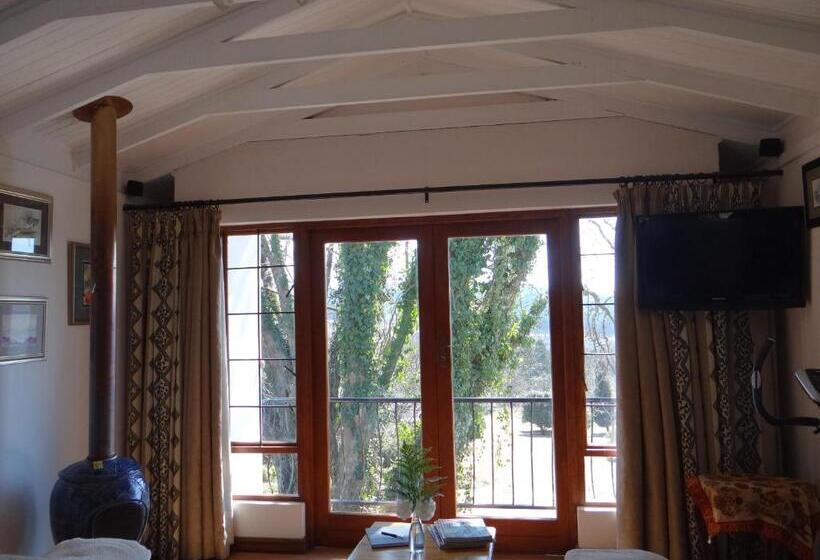 סוויטה, Art Gallery Guest House