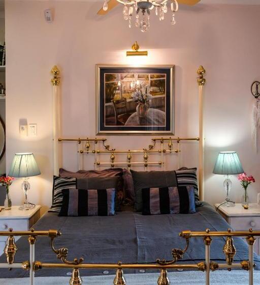 Номер Deluxe с Балконом, Art Gallery Guest House