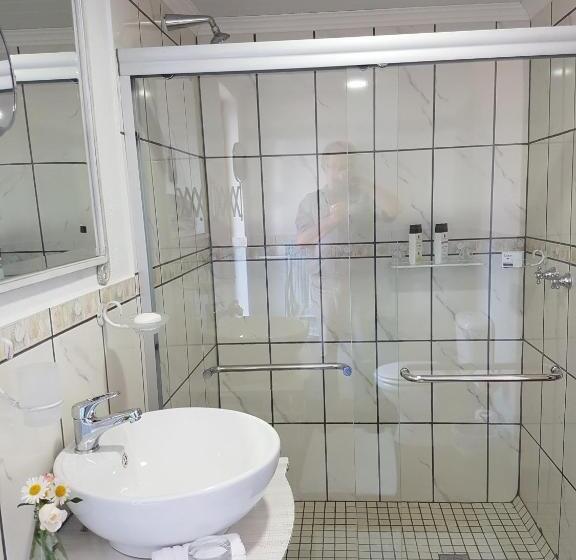 חדר דלוקס עם מרפסת, Art Gallery Guest House