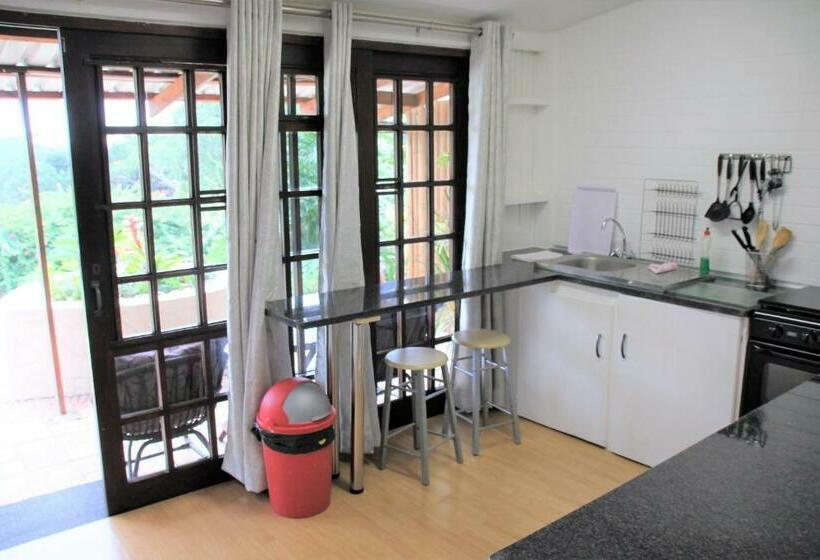 Студио Стандарт Вид на Сад, Fairway Guest Lodge