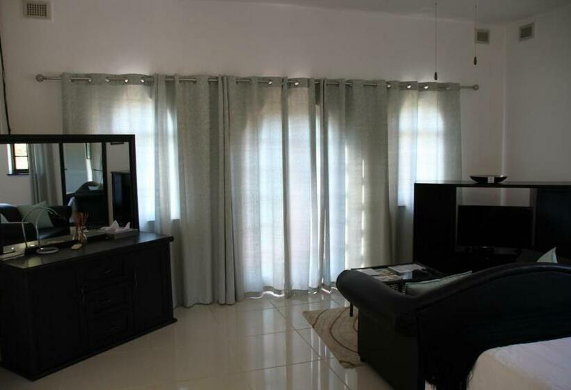 Номер Deluxe Вид на Море с Балконом, Fairway Guest Lodge