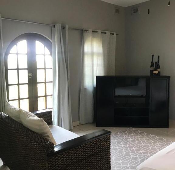 Номер Deluxe Вид на Море с Балконом, Fairway Guest Lodge