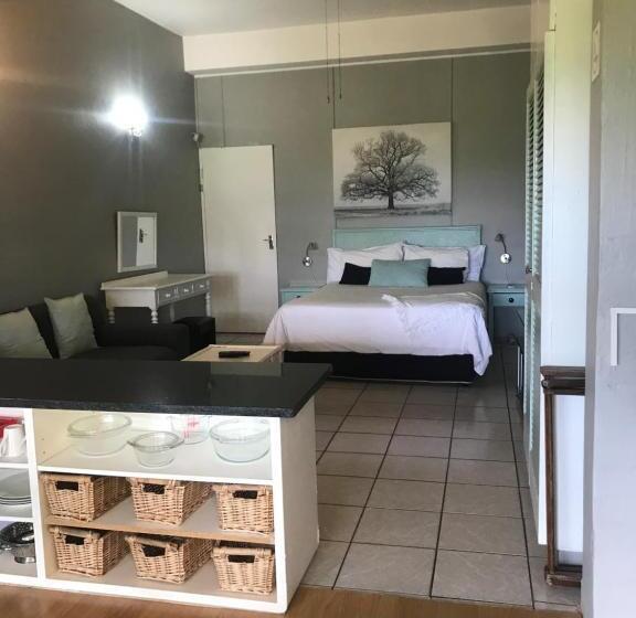 Студио Стандарт Вид на Сад, Fairway Guest Lodge