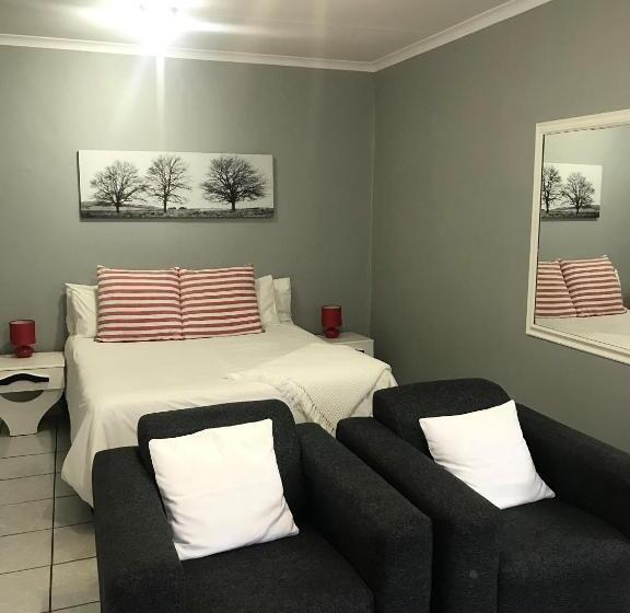 Студио Стандарт с Террасой, Fairway Guest Lodge