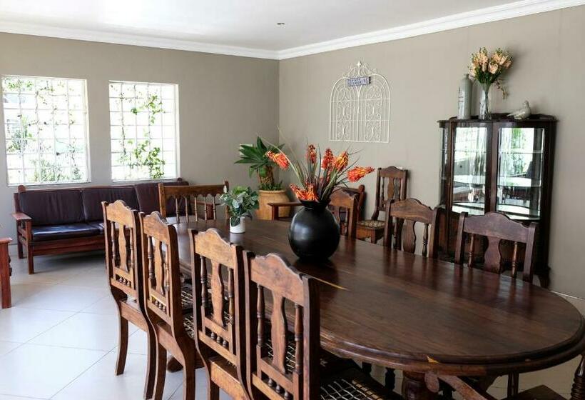 חדר משפחתי, Firwood Lodge