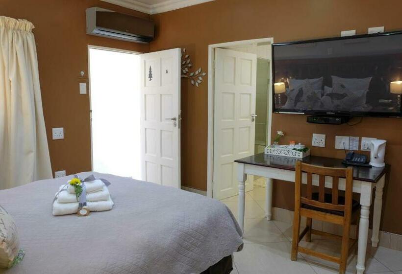 חדר משפחתי, Firwood Lodge