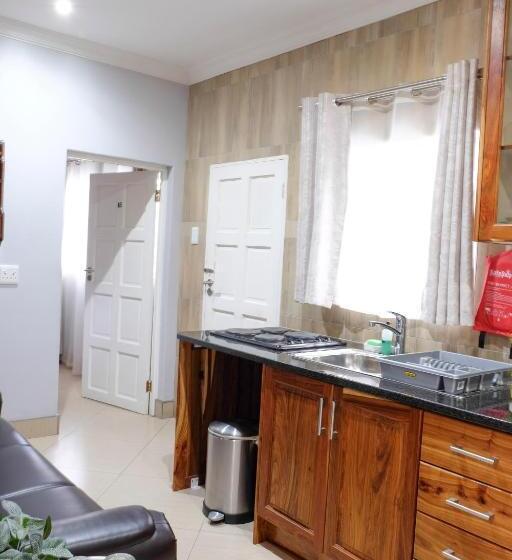 סוויטה משפחתית, Firwood Lodge