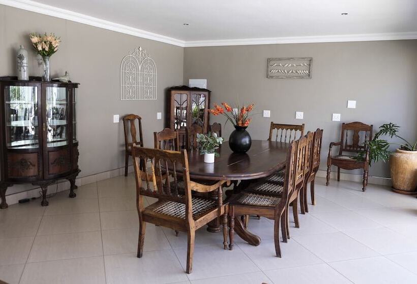 סוויטה משפחתית, Firwood Lodge