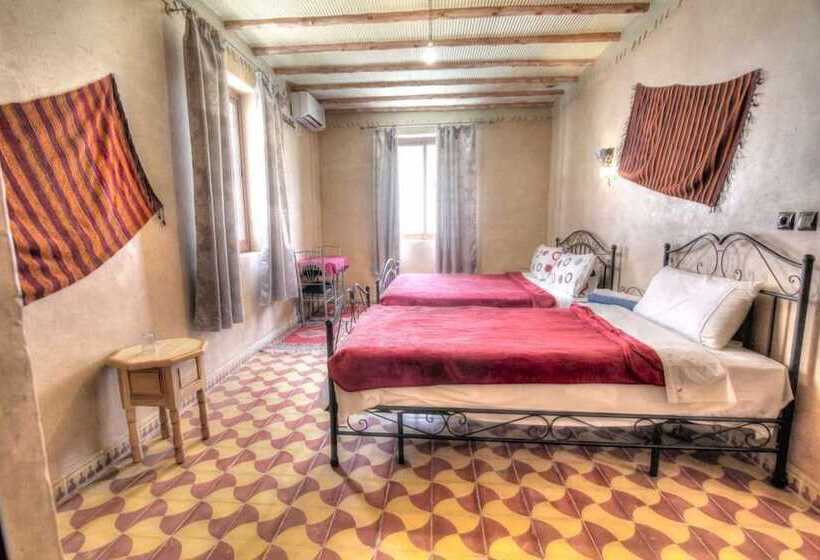 غرفة قياسية رباعية, Kasbah Taborihte