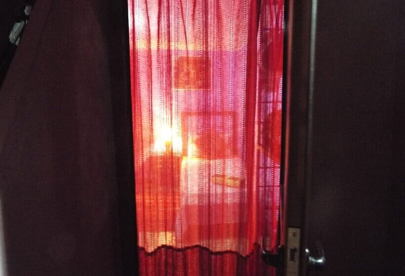 标准单人间, Maison Adam