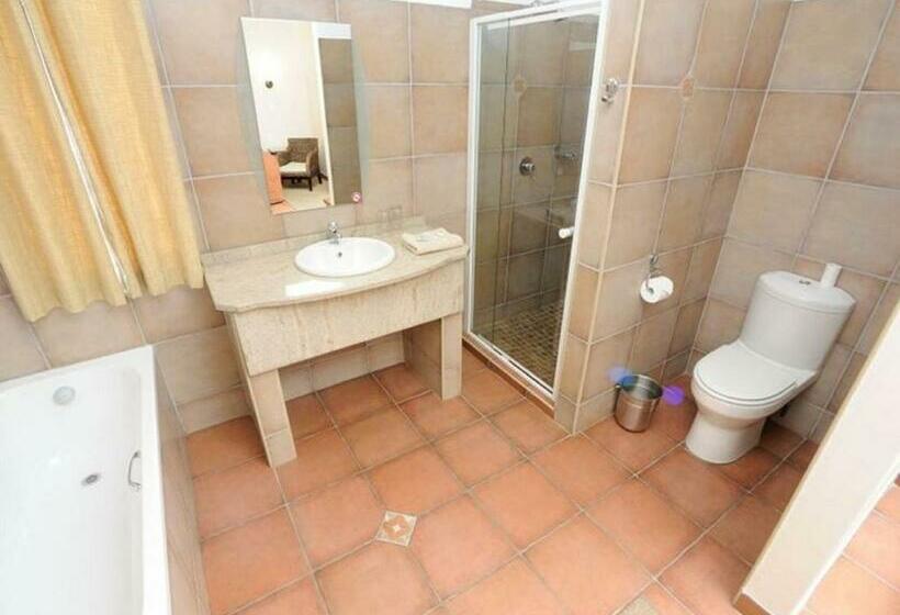 חדר משפחתי דלוקס, Shonalanga Lodge