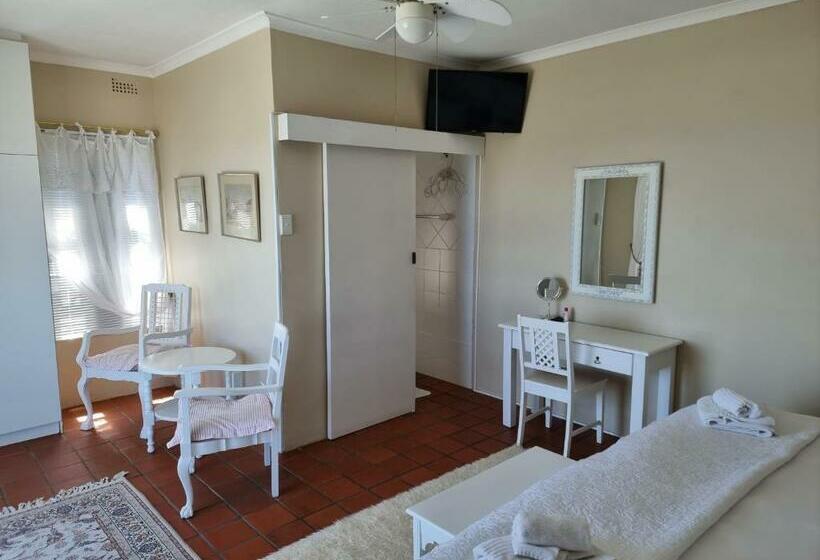 غرفة قياسية مطلّة علي البحر مزوَّدة بشُرفة, The Bay Lodge