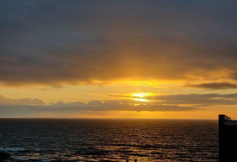 غرفة قياسية مطلّة علي البحر مزوَّدة بشُرفة, The Bay Lodge