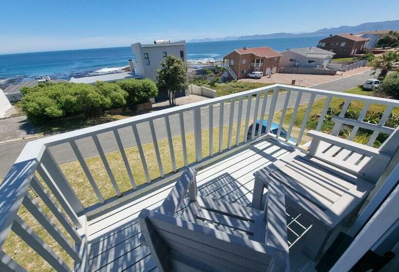 غرفة قياسية مطلّة علي البحر مزوَّدة بشُرفة, The Bay Lodge