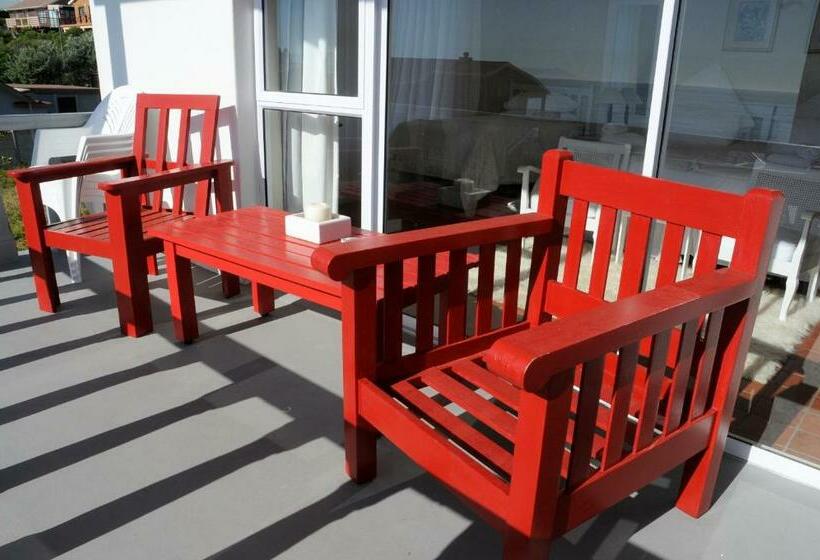 غرفة عائلية مطلّة علي البحر, The Bay Lodge