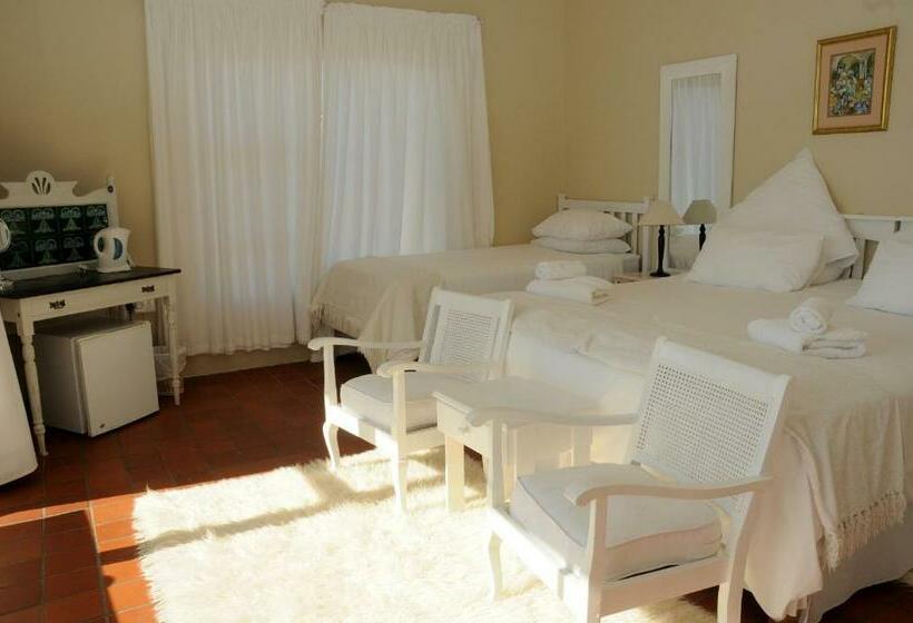 غرفة عائلية مطلّة علي البحر, The Bay Lodge