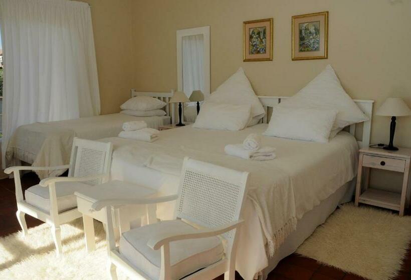 غرفة عائلية مطلّة علي البحر, The Bay Lodge