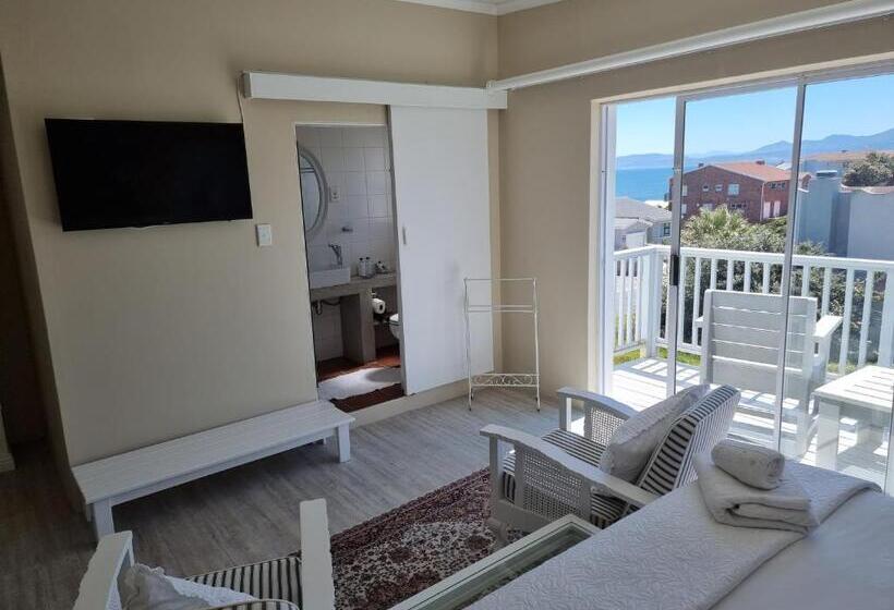 غرفة ديلوكس مطلّة علي البحر مزوَّدة بشُرفة, The Bay Lodge