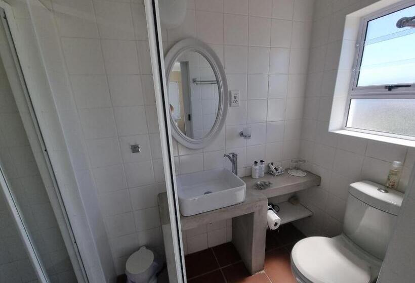 غرفة ديلوكس مطلّة علي البحر مزوَّدة بشُرفة, The Bay Lodge