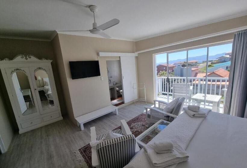 غرفة ديلوكس مطلّة علي البحر مزوَّدة بشُرفة, The Bay Lodge