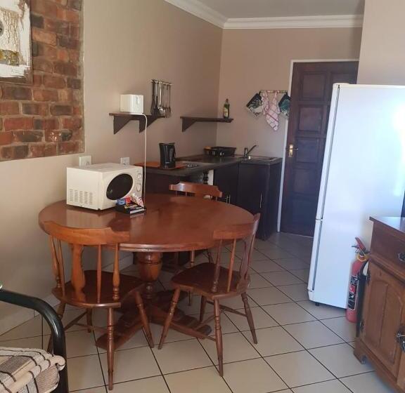エコノミー４人部屋, Tsessebe Guesthouse