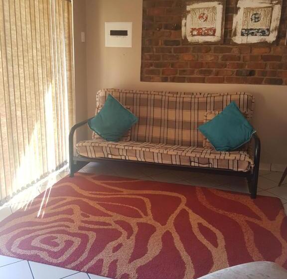 エコノミー４人部屋, Tsessebe Guesthouse