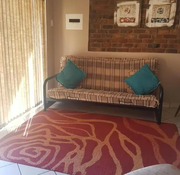 エコノミー４人部屋, Tsessebe Guesthouse