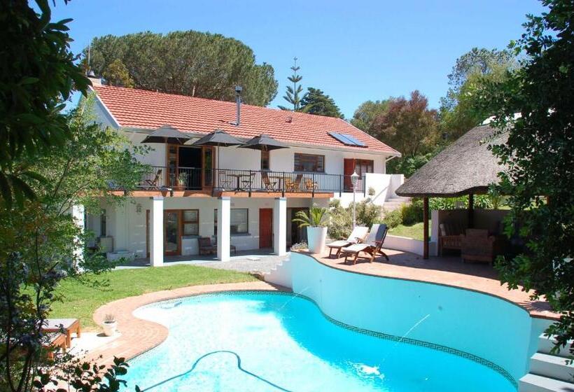 غرفة قياسية مطلّة علي حمام السباحة, Villa Helderberg