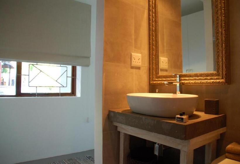 غرفة قياسية مطلّة علي حمام السباحة, Villa Helderberg