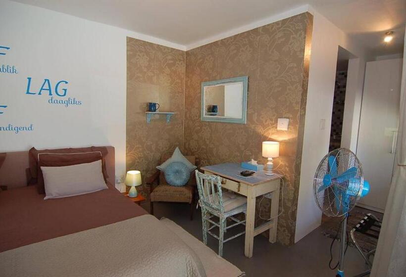 غرفة قياسية مطلّة علي حمام السباحة, Villa Helderberg