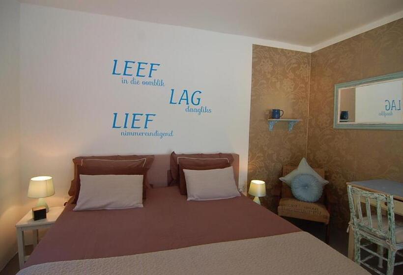 غرفة قياسية مطلّة علي حمام السباحة, Villa Helderberg