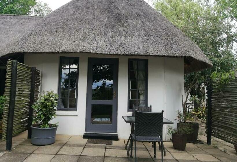 Люкс Вид на Бассейн, Waterford Manor