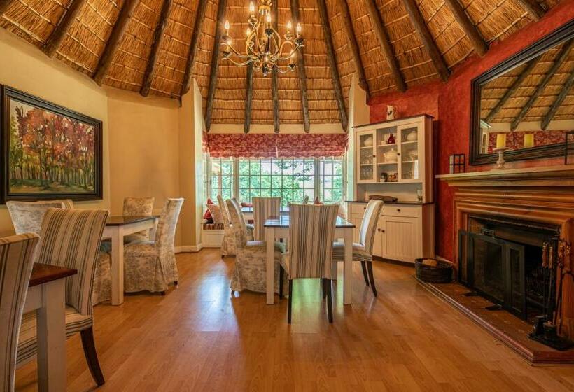 Люкс Вид на Бассейн, Waterford Manor