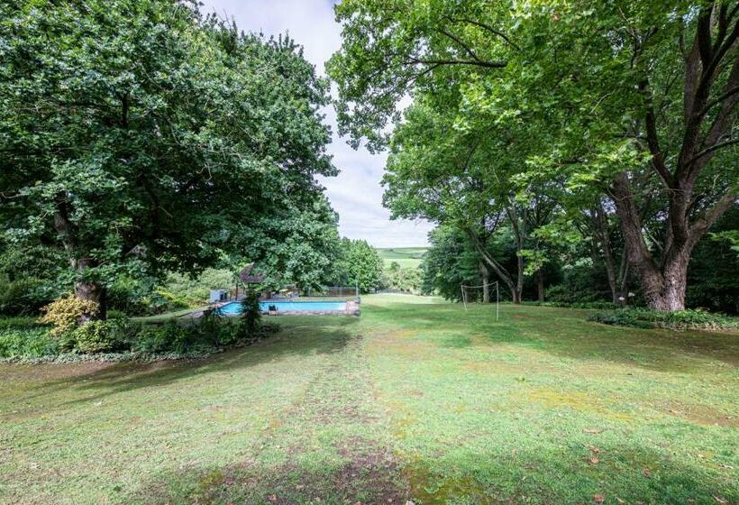 Люкс Вид на Бассейн, Waterford Manor