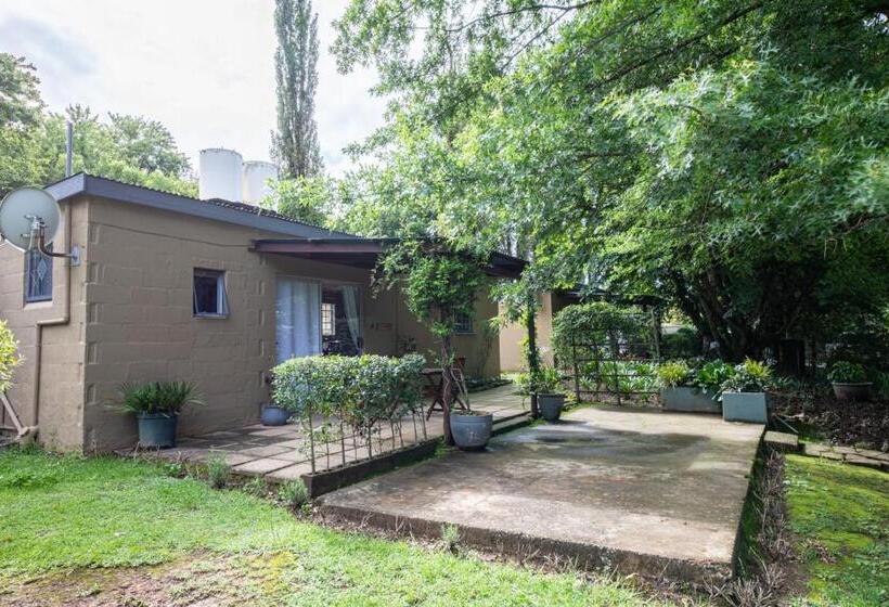 Студио Стандарт Вид на Сад, Waterford Manor