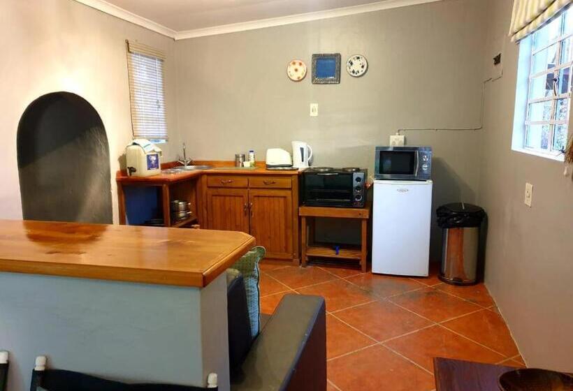 Студио Стандарт Вид на Сад, Waterford Manor