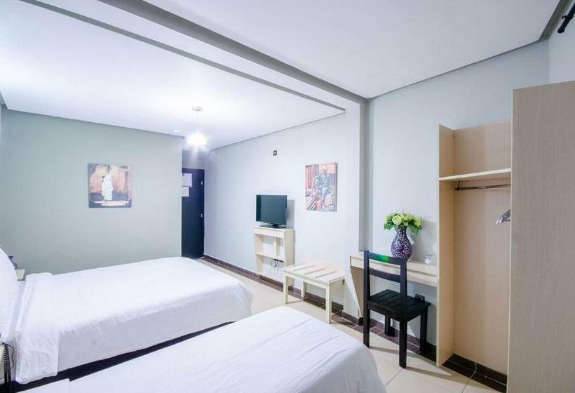 חדר סטנדרט לשלושה, Inou