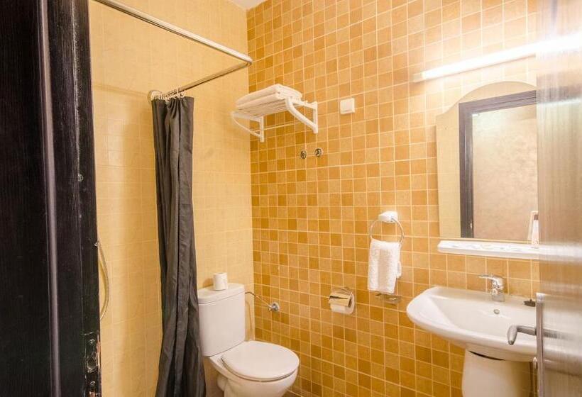 חדר סופריור, Inou